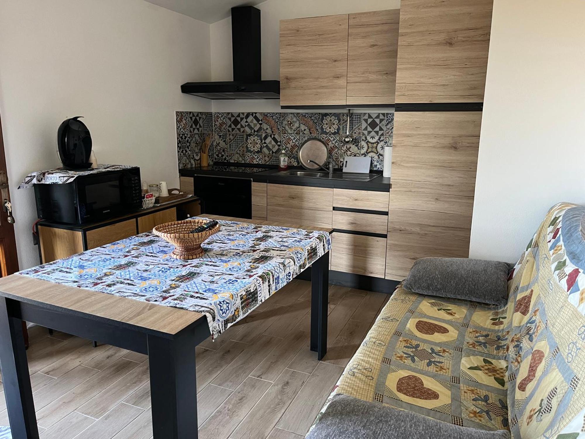 Pommy House Apartment ตอร์เร เดย์ กอร์ซารี ภายนอก รูปภาพ