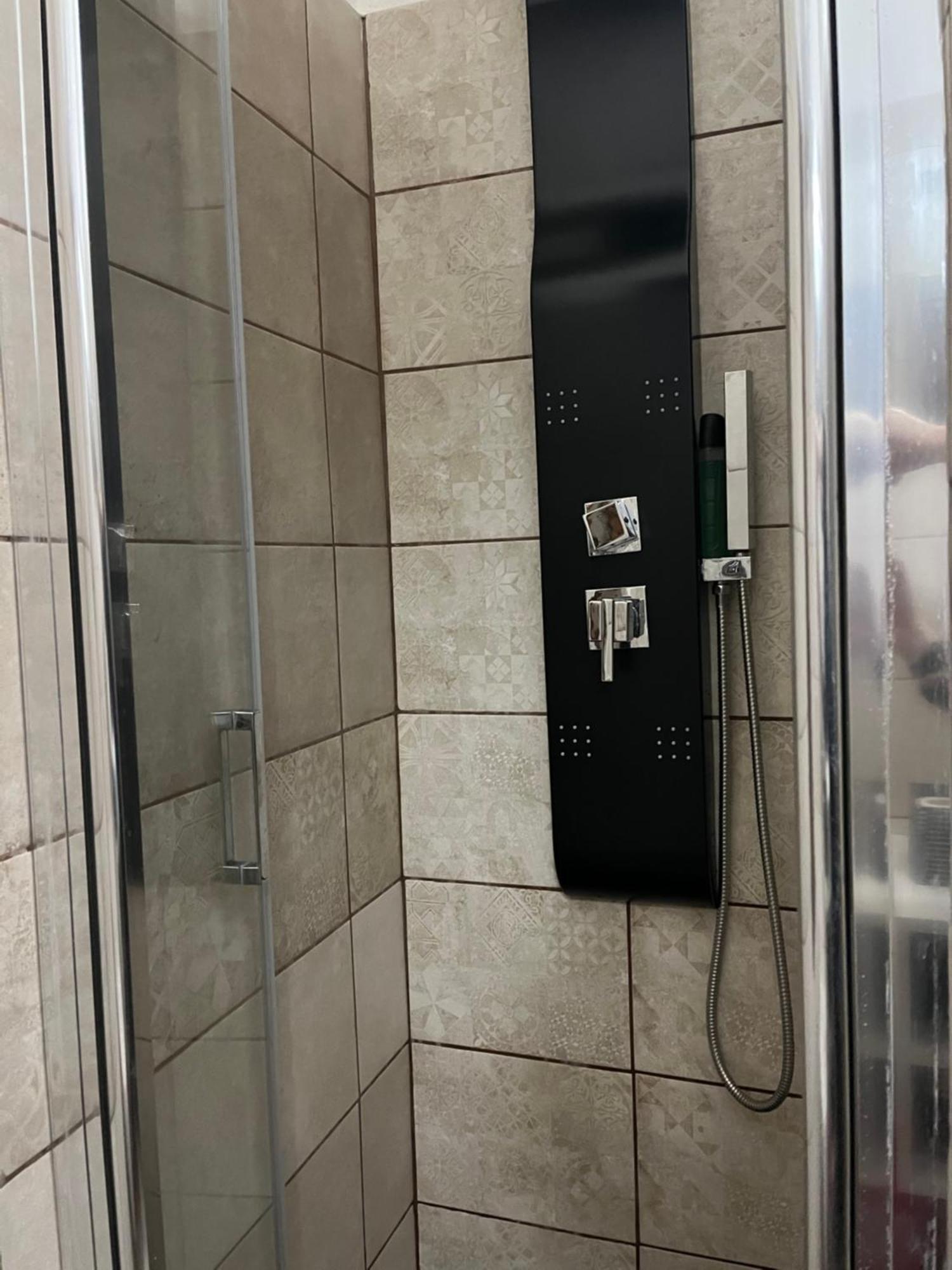 Pommy House Apartment ตอร์เร เดย์ กอร์ซารี ภายนอก รูปภาพ